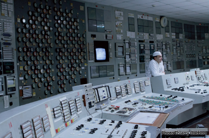 Photo du centre de commande des réacteurs.