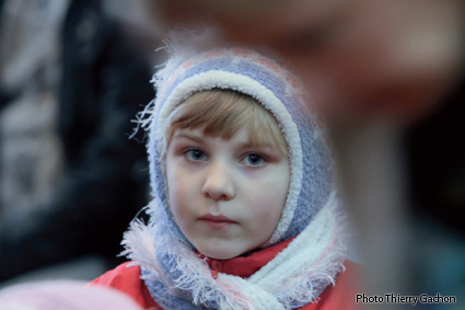 Photo d'une fillette en habit d'hiver.
